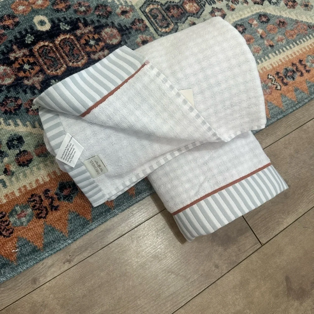 New Threshold Gingham Luxury Bath Towel Set 2 Pc XL Traditional Gingham Plaid